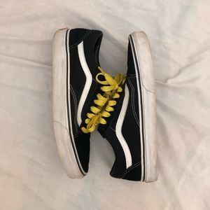 Black Old skool vans. Mens size 9/Womens size 10.5.
